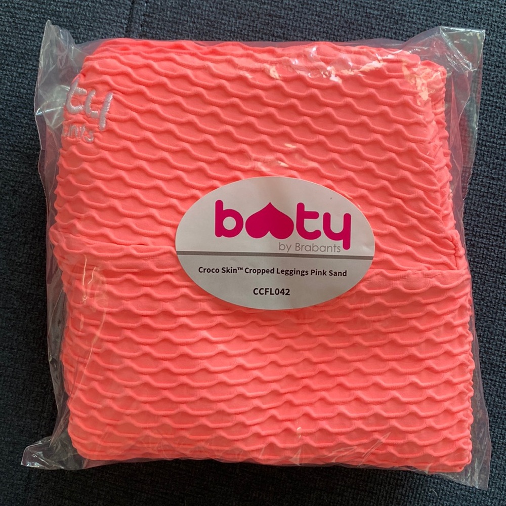 NWT Booty by Brabants Croco skin cropped leggings